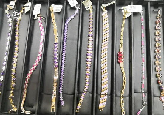 Bracciale digitale romano con conchiglia in acciaio inossidabile Bracciale da donna per uomo Bracciale con conchiglia bianca in acciaio al titanio
